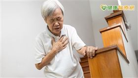 心臟衰竭早期症狀如「累、喘、腫」。這些表現容易被誤認為是年老體弱或日常疲勞所致，患者因而忽略延誤就醫。
