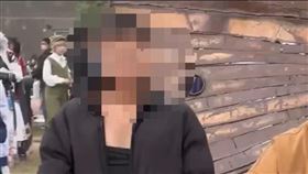 駁二動漫祭出現詭異男子疑似當眾手淫。（圖／取自臉書「匿名公社」）