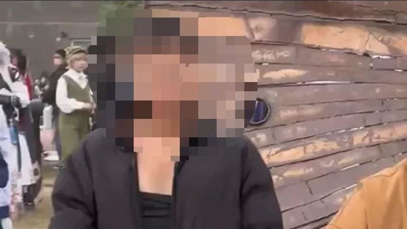 駁二動漫男看Cos手伸褲極速狂動　下場慘