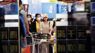 放閃撇婚變傳言　他成六月李易13年婚考驗