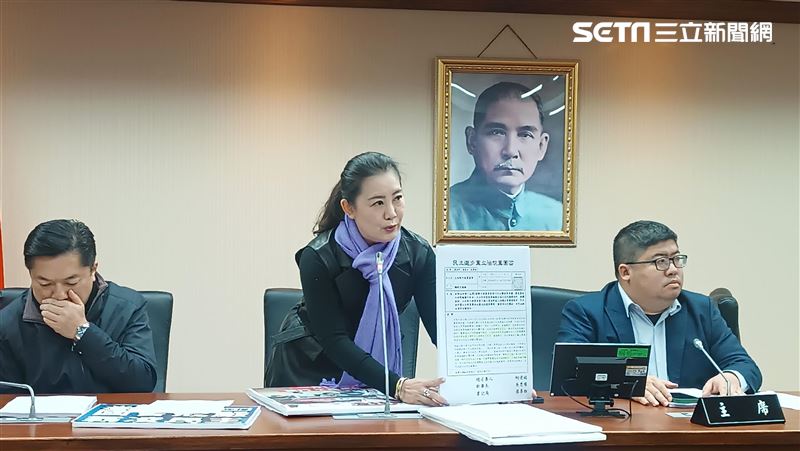 綠占主席台　反對確認選罷法修法議事錄