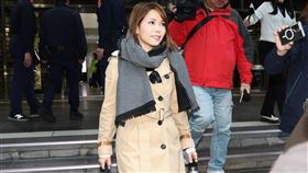 柯文哲政治獻金案  陳智菡訊後請回北檢偵辦民眾黨主席柯文哲政治獻金案，檢察官17日指揮法務部調查局北部地區機動工作站傳喚民眾黨立法院黨團主任陳智菡（前），經過2個多小時訊問後請回。中央社記者王騰毅攝  113年12月17日