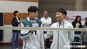 ▲羽球好手林俊易、李洋出席華航公益羽球營。（圖／記者張沛嘉攝影）
