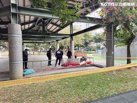 公園又傳猝死！45歲男蓋後被睡公園離奇亡（圖／翻攝畫面）