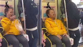 太香了忍不住！阿姨北捷博愛座上「閉眼狂嗑鹹酥雞」超扯畫面曝光。（圖／翻攝自黑色豪門企業）