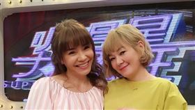 甄莉（左）與Vicky交好（圖／翻攝自臉書）