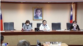 內政委員會召委、國民黨立委徐欣瑩今（18）日主持確立16日選罷法初審議事錄。（圖／翻攝立法院IVOD）