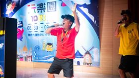 吳宗憲主持《玩很大》。（圖／翻攝臉書）