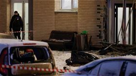 俄羅斯首都莫斯科東南部一幢公寓大樓外17日發生爆炸，現場拉起封鎖線。（圖／路透社／達志影像）