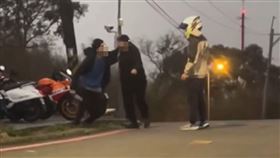 醒吾科大生持菜刀攻擊文大生。（圖／取自Thread）