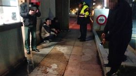 文化大學砍人案，醒吾科大生持菜刀攻擊文大生。（圖／翻攝畫面）