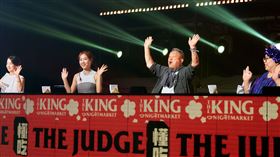 曾寶儀（左）和曾志偉（左三）的火花讓節目非常有看頭（圖／緯來提供）