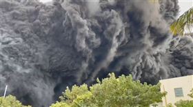 台中大肚，全聯倉儲，善的美，大火，22人待救 2失聯 5救出，1OHCA(圖／翻攝畫面)