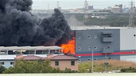 台中大肚，全聯倉儲，善的美，大火，22人待救 2失聯 5救出，1OHCA(圖／翻攝畫面)