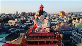 來到台中東區，南天宮樓頂的關聖帝君像超級吸睛。（圖／翻攝Google Map）