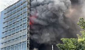 台中全聯，倉儲大火，尋獲2失聯者 歐卡(圖／翻攝畫面)