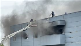 台中全聯，倉儲大火，尋獲2失聯者 歐卡(圖／翻攝畫面)