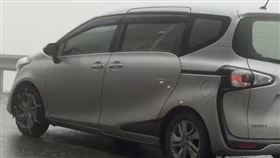 沒有在雪地上行駛的正確觀念，可能導致車輛失控，增加行車危險。（圖／三立電視台）