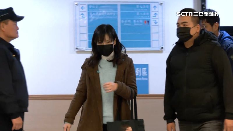 高虹安頂「妹妹頭」出庭　再戰資策會