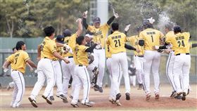 ▲2024年爆米花棒球聯盟19日進行冠軍戰，最終由台中台壽霸龍隊以2：0完封台電，奪下隊史首座爆米花冠軍，刷新最佳成績。(圖／中華棒協提供）