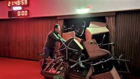 民進黨「51戰隊」攻進立院，與藍委爆發肢體衝突。