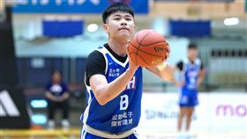 健行科大大前鋒劉丞勳首節最後10.2秒，靠著罰球正是超越曾祥鈞，登基UBA歷史得分王。（圖／大專體總提供）