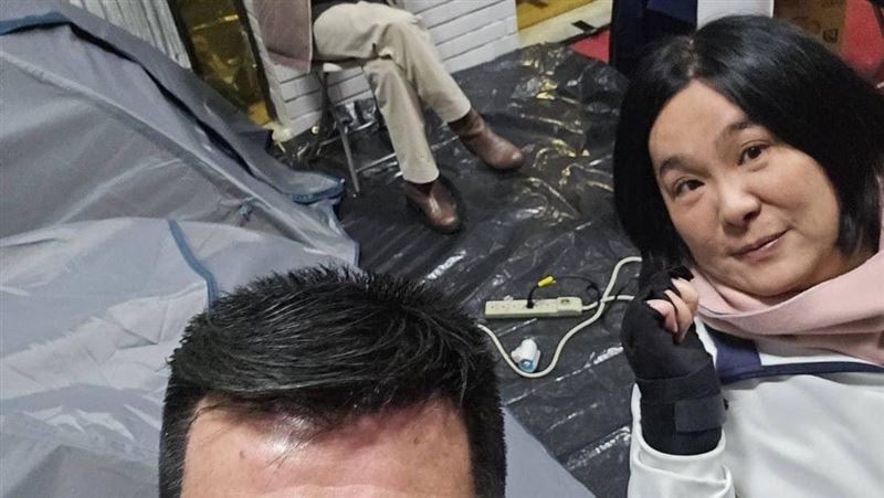 綠委衝議場　陳玉珍警告：革命要犧牲性命