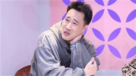 余祥銓錄影接受訪問。（圖／記者鄭孟晃攝影）