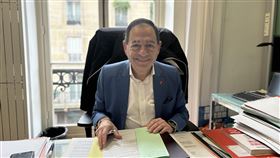 巴黎副市長羅梅洛-米歇爾辦公室受訪巴黎負責人權事務的副市長羅梅洛-米歇爾長年捍衛台灣民主。他18日專訪時告訴中央社，台灣若遭攻擊，等於全球民主都受攻擊。民主國家應團結面對威脅，法國必定要站在台灣這邊。中央社記者曾婷瑄巴黎攝  113年12月20日