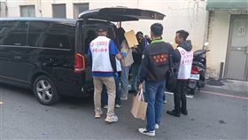 水電包商，工頭父子雙亡，遺體相驗送殯儀館，女兒悲喊：爸爸上車(圖／翻攝畫面)