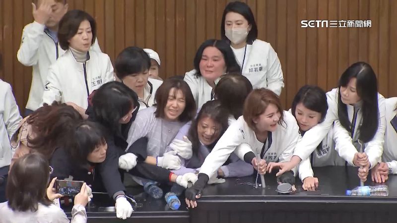 鄭天財、陳玉珍嗆綠委　律師：觸犯恐嚇罪