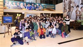 台東縣金峰鄉新興國小的部落合唱團今天先來三立彩排參訪。（圖／記者鄭孟晃攝影）