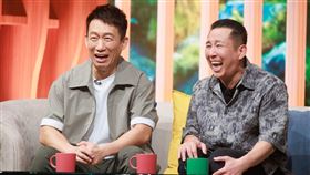 屈中恆（右）跟郭子乾聊成長故事。（圖／民視提供）
