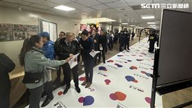 台北市葬儀商業同業公會進行理監事改選，卻爆發投票箱被倒醬油的離譜事件。（圖／讀者提供）