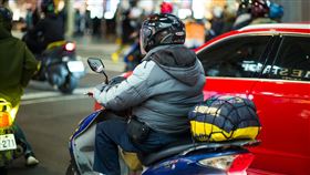 天氣/寒流/冷氣團/冬天騎士（記者陳弋攝影）