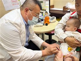 醫師呼籲家長應盡速帶小孩接種疫苗，才是預防腸病毒最有效方式。（圖／施勝桓醫師提供）