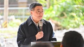 卓榮泰視察臺鐵西小清水溪橋緊急復原工程（圖／行政院提供）