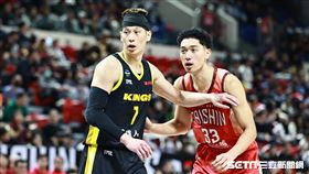 ▲TPBL臺北台新戰神迎戰新北國王，林書豪完成包紮後回到場上。（圖／記者劉彥池攝影）