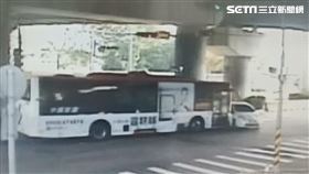 台中,公車,中鹿客運,車禍,撞擊,畫面（圖／翻攝畫面）