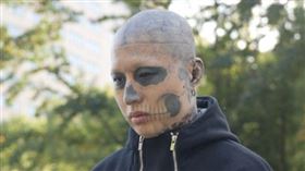 ▲中國一名男子男子18歲就開始刺青，直到找工作碰壁才決定洗掉刺青。（圖／翻攝現代快報）