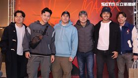 台灣隊來朝聖張惠妹大巨蛋演唱會，江坤宇（左起）、戴培峰、曾頌恩、總教練曾豪駒、林家正、郭俊麟。（圖／記者鄭孟晃攝影）