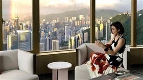 關之琳曾在節目中公開豪宅內部。（圖／翻攝自潮爆開運王臉書）