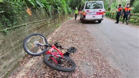 花蓮縣壽豐鄉昨天（21日）發生一起意外，一名年約50歲的男子被民眾發現倒臥在鯉魚潭自行車道旁水溝內，警消獲報到場時，男子已無呼吸心跳，經送醫搶救仍不治。