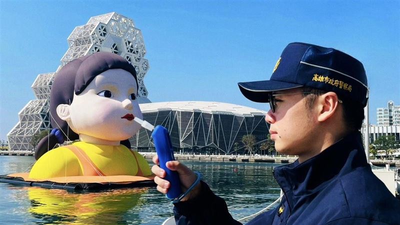 酒測英熙　網神回：老娘都泡在水裡了還吹