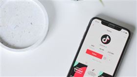 歐洲國家阿爾巴尼亞宣布，將禁止使用TikTok一年。（示意圖／翻攝自unsplash）