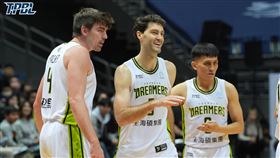 ▲夢想家洋將貝奇（中）末節三分連發，率領球隊拿下勝利。（圖／夢想家提供）