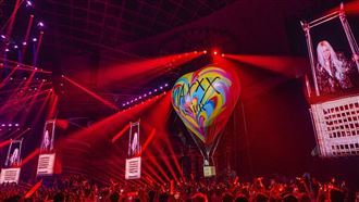 阿妹把台東名產運到大巨蛋！全場嗨翻搶拍