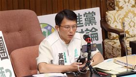 ▲0528立法院議場黃國昌直播（圖／記者楊澍攝影）