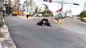 路口,對撞,違規左轉,台中,車禍（圖／翻攝社會事新聞影音）