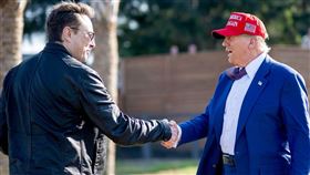 川普也延攬盟友、億萬富豪馬斯克（Elon Musk）出任新部門政府效率部的領導人。（圖／翻攝自川普臉書）